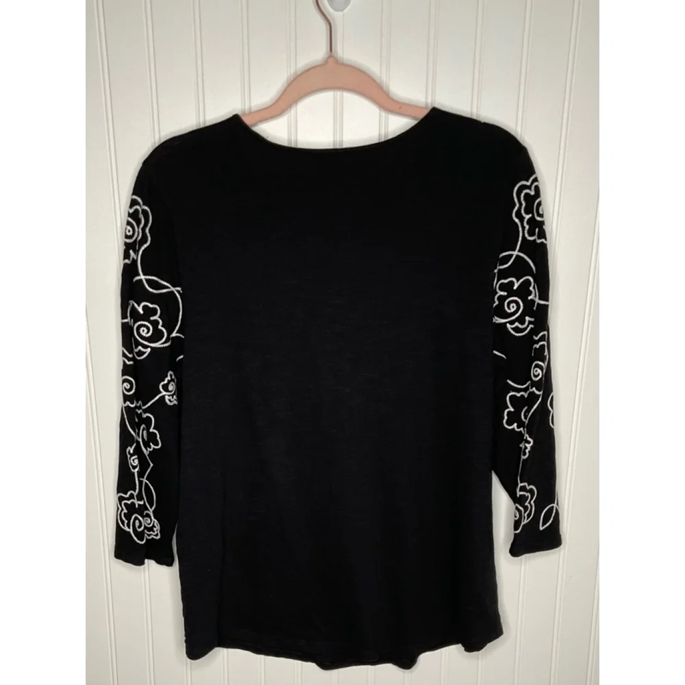 Women's Weekends by Chico's Top Size 1 Small Black Floral embroidered